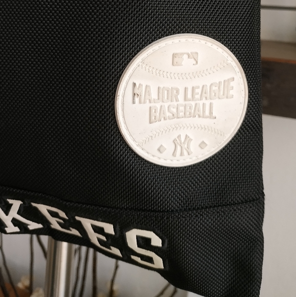 MLB Nylon Crossbody Tote bag - Picture 10 of 17